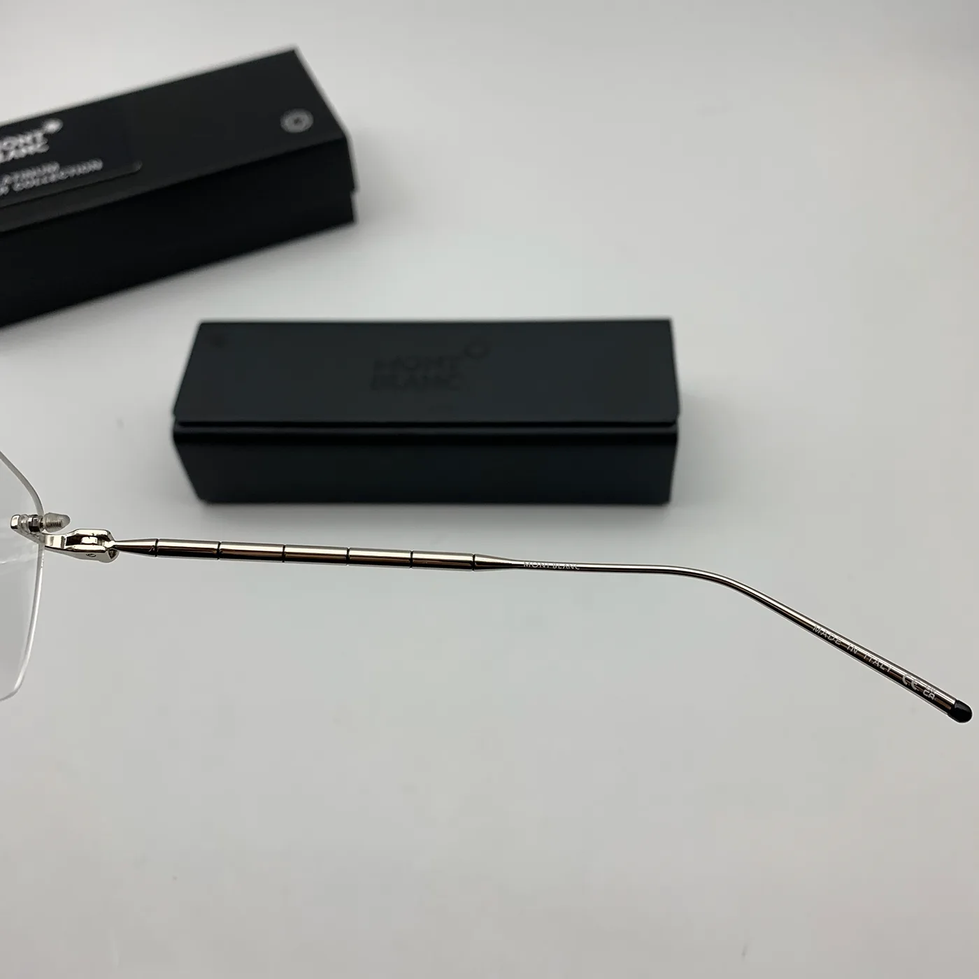 Gọng kính Montblanc vàng trắng titanium đốt trúc C fullbox