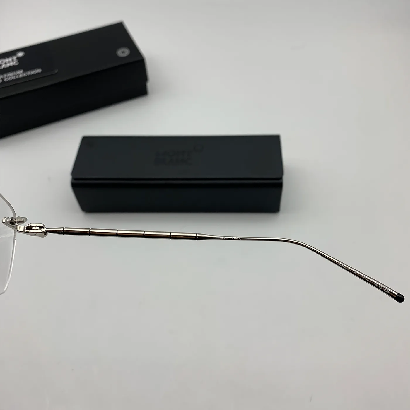 Gọng kính Montblanc vàng trắng titanium đốt trúc C fullbox