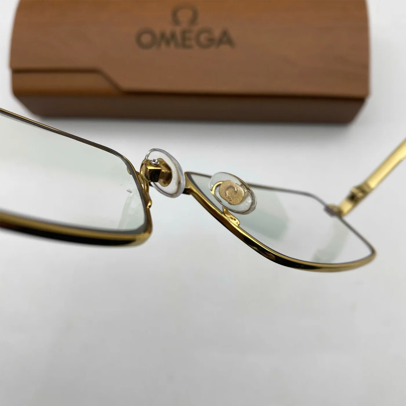 Kính lão thị Omega Mạ Vàng Đổi Màu